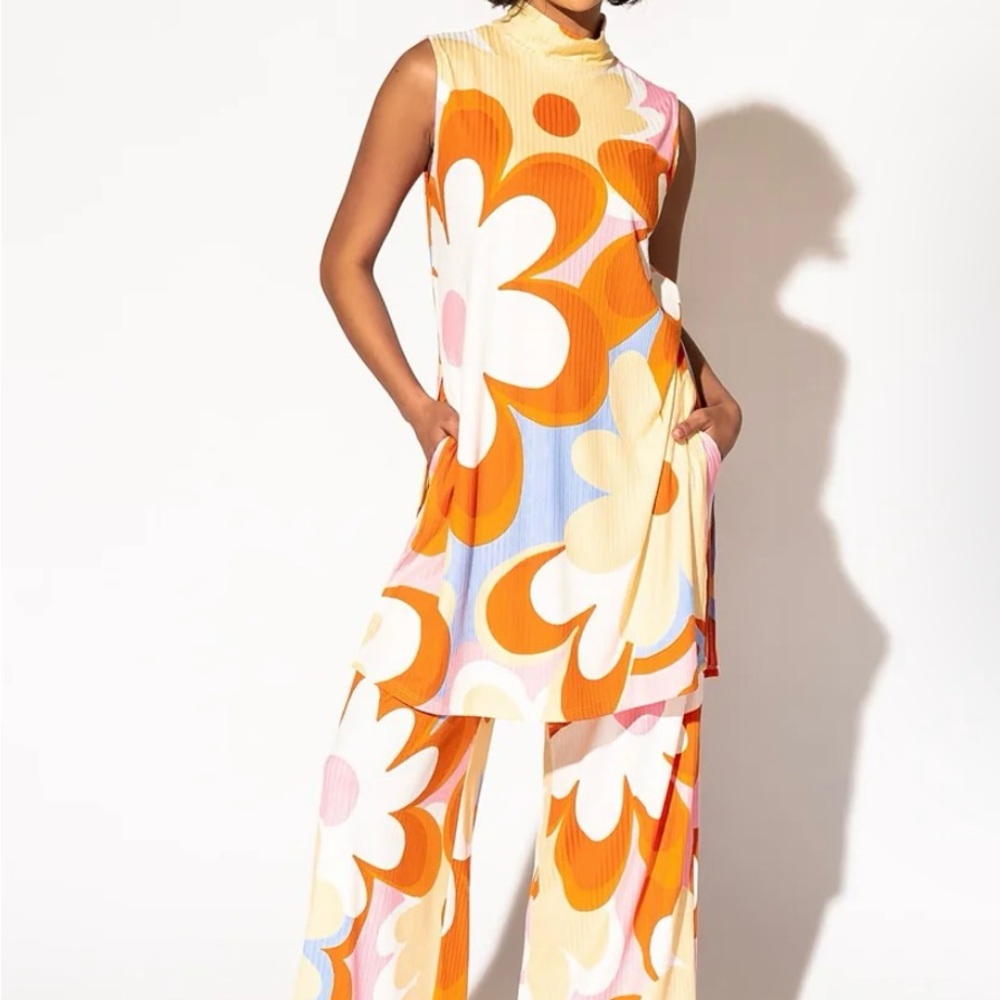 Lala Gigi Sleeveless Ribbed Playsuit in Mod Floral